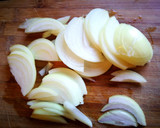Foto del paso 1 de la receta: Patatas confitadas con huevos de corral fritos