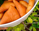 A picture of step 7 of Triangle shaped stuffed bread.
