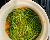 Hình bước làm 4 của món TOM YUM rau muống (canh chua thái phiên bản việt)