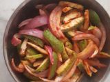 કાચી કેરી કાંદા નું સલાડ (Kachi Keri Kanda Salad Recipe In Gujarati)