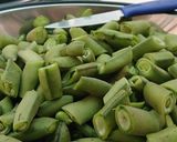 Foto del paso 1 de la receta: Habas al Vapor con Piñones