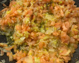 Foto del paso 2 de la receta: Hojaldre de puerro y gambas