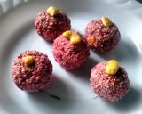 A picture of step 5 of Beetroot suji laddoo.