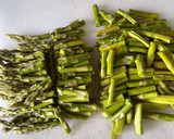 Foto del paso 2 de la receta: Salteado de espárragos y champiñones