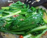 Foto langkah ke 2 dari resep Tumis Sawi Teri Kacang.