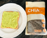 Foto del paso 2 de la receta: Tostada de aguacate y huevo