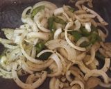 Foto del paso 4 de la receta: Bifes encebollados con polenta al horno