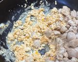 A picture of step 4 of Chicken egg fried rice.