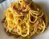Foto del paso 7 de la receta: Pasta carbonara auténtica 🇮🇹🥚🧀🧅🥓