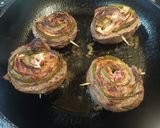 Foto del paso 8 de la receta: Entraña enrrollada rellena de bacon, pimiento verde y queso