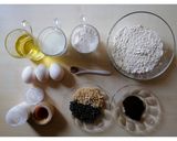 عکس مرحله 1 از دستور کیک دورنگ با گاناش شکلاتی