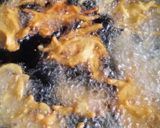 A picture of step 4 of Moto patlo pakora.