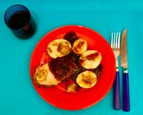 Foto del paso 12 de la receta: Mi carré de cerdo con salsa de frutillas a la azúcar negra, bananas acarameladas y papas al vapor