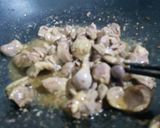 Hình bước làm 2 của món Miến xào mề gà