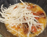 Foto del paso 2 de la receta: Omelette con jamón, tomate y albahaca