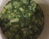 Brokkolikrémleves recept fázis 2 fotója