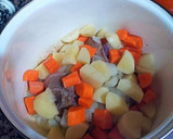 Foto del paso 10 de la receta: Muslo de pavo en roux de curry japonés con patatas y zanahorias