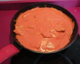 Foto del paso 4 de la receta: Pechuga de pavo en salsa de pimiento