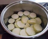 Foto del paso 1 de la receta Crema de calabacín con aguacate y cacahuetes