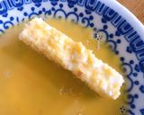 Hình bước làm 2 của món 💚 Phô Mai Que Kéo Dây Chiên Giòn (Crispy Fried Cheese Sticks)