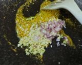 Foto langkah ke 2 dari resep Nasi Goreng Kunyit.