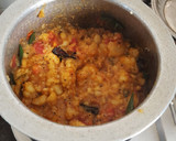 பூரி மற்றும் உருளைக்கிழங்கு மசால் குருமா (Poori and urulaikilanku masal kuruma recipe in tamil) ரெசிபி ஸ்டேப் 5 புகைப்படம்