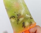 Foto del paso 8 de la receta: Paletas heladas de frutas 🌈🌈🌈☀️☀️☀️🥝🍍🍐🍏🍋🍒