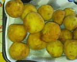 Foto del paso 7 de la receta: Bombas de papas rellenas con picada y queso. Con fideo al pesto