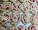 Φωτογραφία βήματος 8 της συνταγής Strawberry & cheesecake rolls
