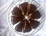 Foto langkah ke 7 dari resep Donat Pizza (Donat Maizena eggless).