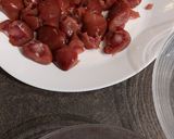 Une image de l'étape 1 de Rognons de veau panés et sa sauce à la moutarde.