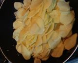 Foto del paso 2 de la receta: Bifes a la plancha de hierro y nidos de cebolla con papas a la española (versión propia)
