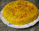 Foto del paso 3 de la receta: Tortilla de patatas rellena de jamón york y queso