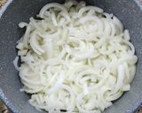 Foto del paso 1 de la receta: 🧅🧀 Empanadas de cebolla y queso muzzarella 🧀🧅 para freír, para hornear, para freezar 😉