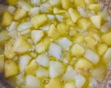 Foto del paso 2 de la receta: BUDÍN DE 🍐PERAS🍐 Y 🍎MANZANA🍎 CARAMELIZADAS