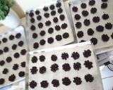 Foto langkah ke 4 dari resep Kue semprit coklat (Milo).