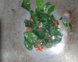 Foto langkah ke 3 dari resep Tumis Pedas Daun Katuk.