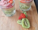 Une image de l'étape 1 de Mocktail glacé fraise, citron et kiwi.