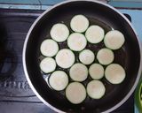 Foto langkah ke 2 dari resep Acar zukini goreng.