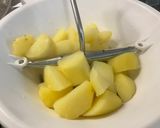 Une image de l'étape 4 de Purée de pommes de terre à l'ail et à la crème.