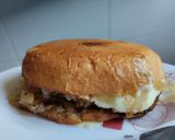 Foto del paso 6 de la receta: Sándwich🥯de cebolla🧅y tocineta🥞 caramelizada🥓con queso🧀en pan de almojábana🥯