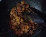 Foto langkah ke 4 dari resep Nasi sambel goreng paru kentang.