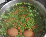 Foto del paso 2 de la receta: Guisantes con jamón y colorido! 🟢🐖🥚🥕