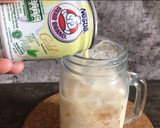Foto langkah ke 5 dari resep Iced Bear Brand Gold White Tea | Our Channel.