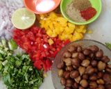चना चाट (Chana Chat Recipe In Marathi) रेसिपी स्टेप 2 फोटो 