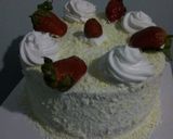 A picture of step 4 of Whiteforest cake.