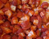 Foto del passaggio 1 della ricetta Semifreddo alle fragole🍓