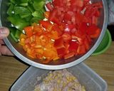 A picture of step 3 of Tuna & Bell Peppers Salad w/ Egg Whites.