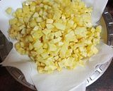 Foto del paso 1 de la receta Tortilla de papas con cebolla y ensalada de tomate