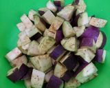 Foto langkah ke 1 dari resep Tumis terong.